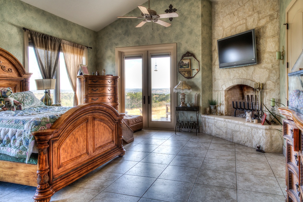 Master bedroom suite - Riverside Home Designs Custom Home Portfolio