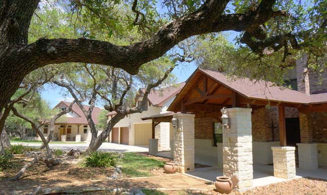 Craftsman style covered entry porch with timber posts - Riverside Home Designs Custom Home Portfolio